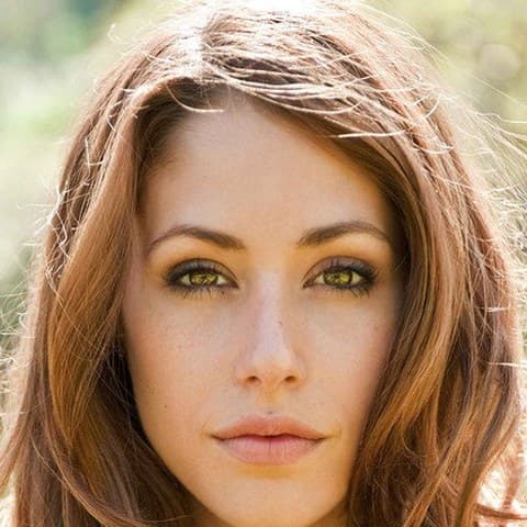 Amanda Crew