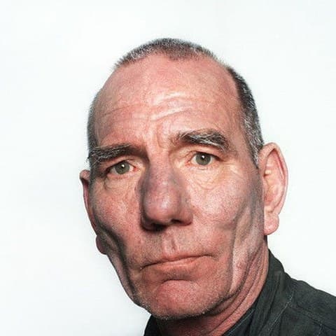 Pete Postlethwaite