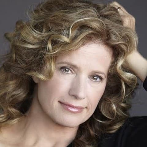 Nancy Travis