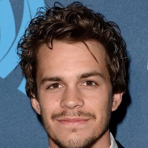 Johnny Simmons