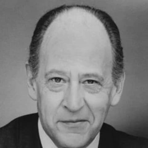 Earl Boen