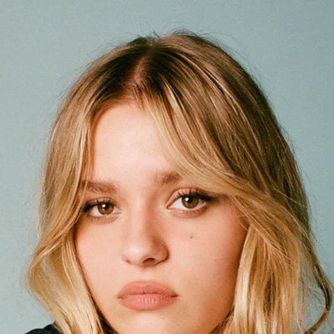 Maisy Stella