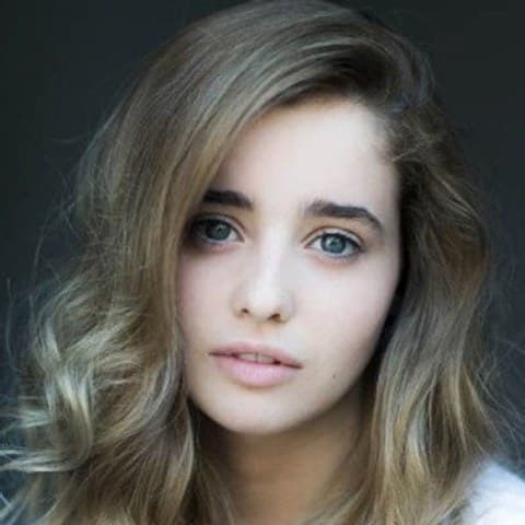 Holly Earl